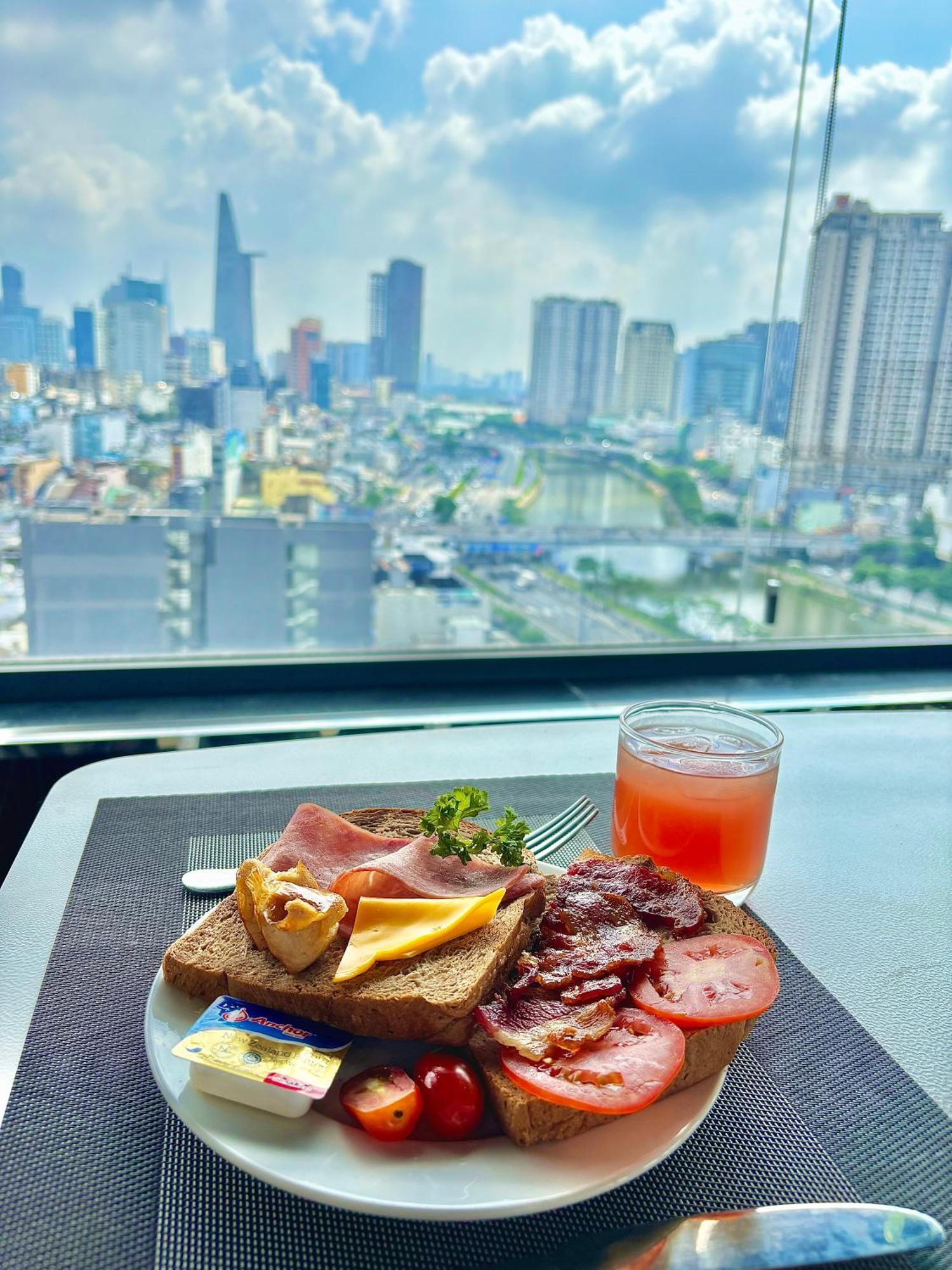 Huazhu Hotel Ho Chi Minh-stad Buitenkant foto